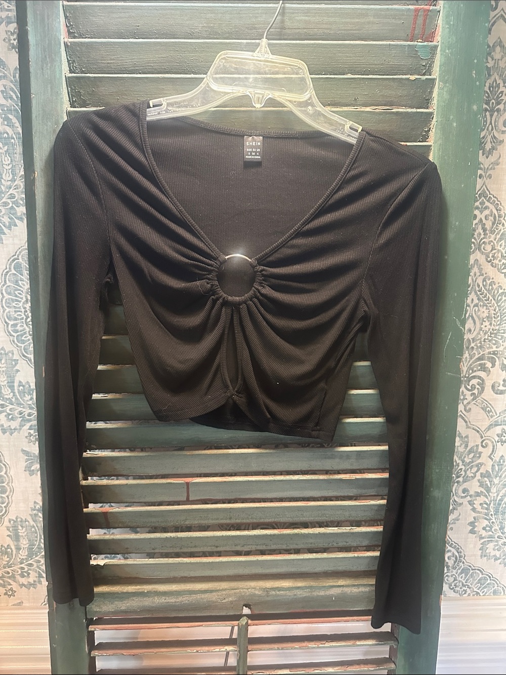 SHEIN Black Long Sleeve Ring-Front Crop Top